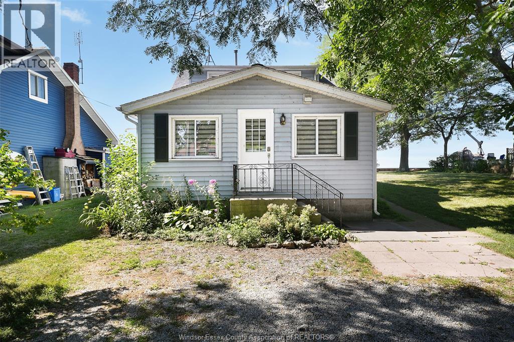 3-bedroom Single Family at 69 Willow Beach Road, Amherstburg — photograph 2