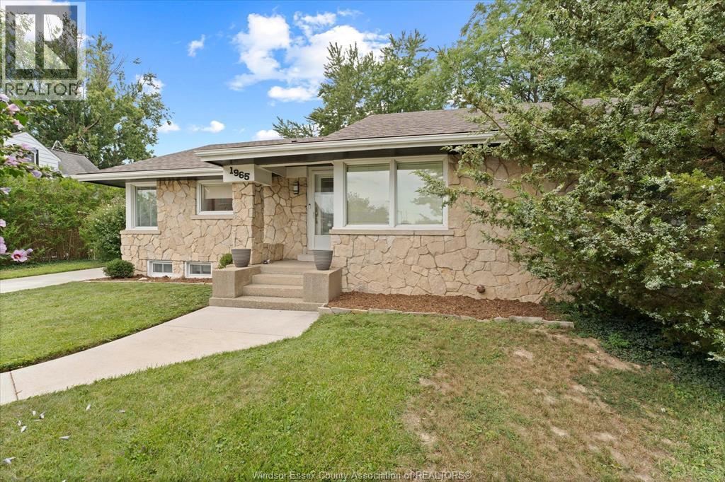 3-bedroom Single Family at 1965 Olive Road, Windsor — photograph 2