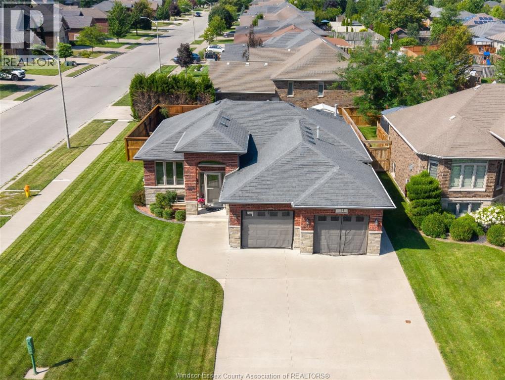 Single Family — 35 Marshwoods Boulevard, Kingsville, Ontario