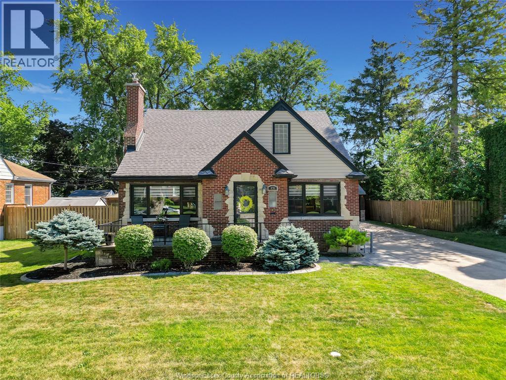 4-bedroom Single Family at 876 Belle Isle View Boulevard, Windsor — photograph 2