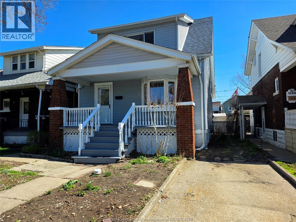 5-bedroom Single Family at 1126 Louis Avenue, Windsor — photograph 2