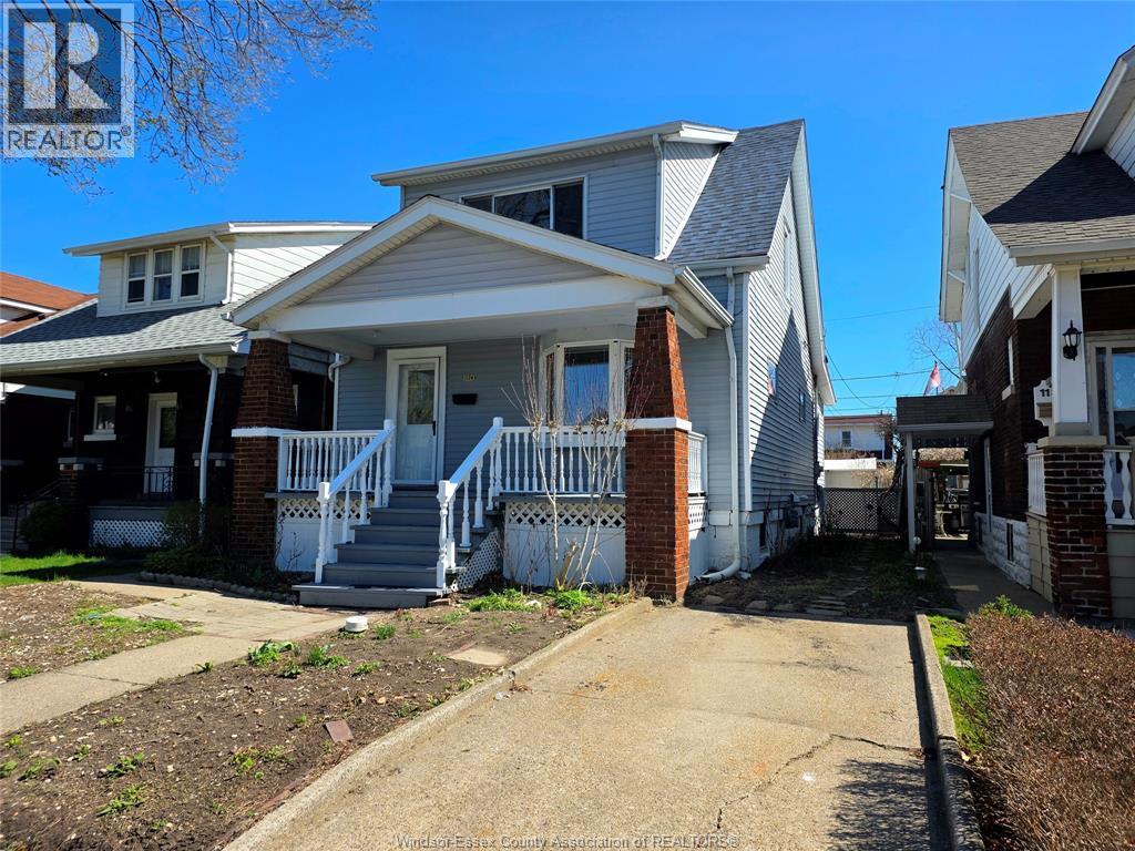 5-bedroom Single Family at 1126 Louis Avenue, Windsor — photograph 3