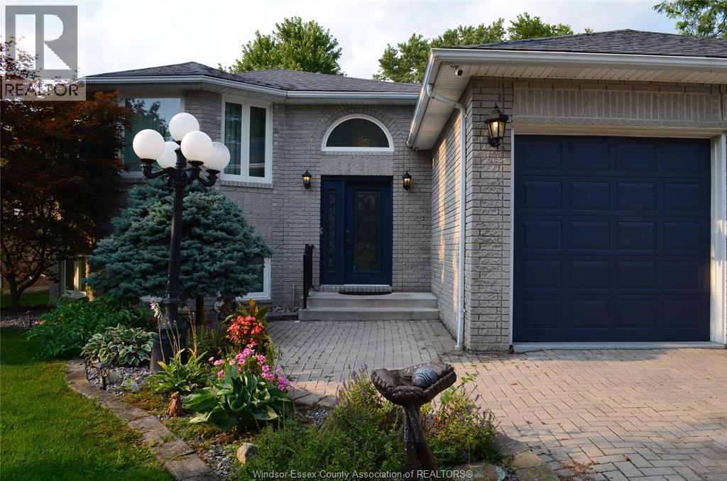 6-bedroom Single Family at 1270 Woodmount Crescent, LaSalle — photograph 2