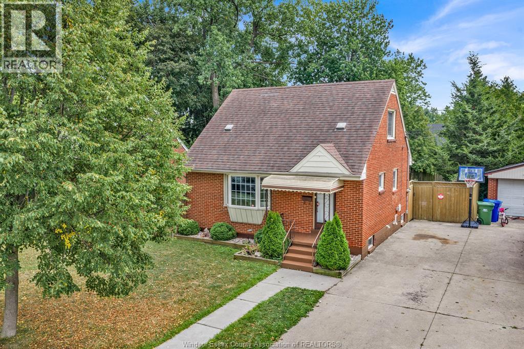 4-bedroom Single Family at 2187 Girardot, Windsor — photograph 2
