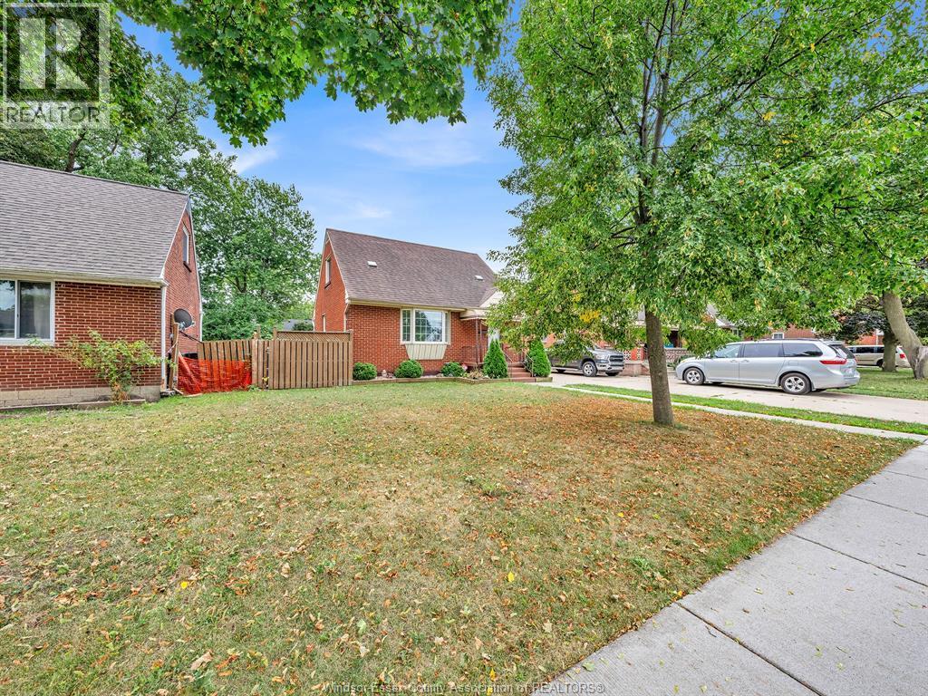4-bedroom Single Family at 2187 Girardot, Windsor — photograph 3
