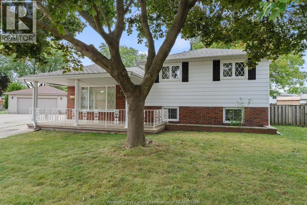 3-bedroom Single Family at 5400 Lyndon Court, Windsor — photograph 3
