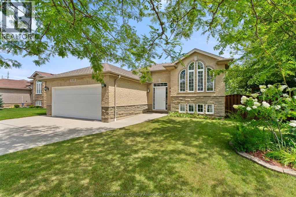 Single Family — 17 Hazel Crescent, Kingsville, Ontario