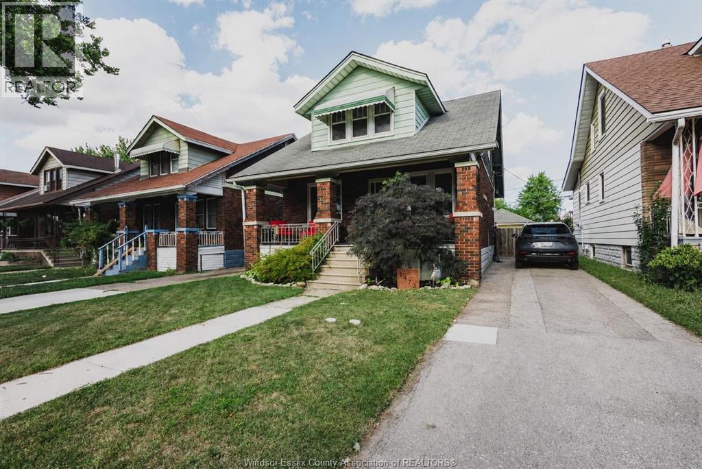 3-bedroom Single Family at 1472 Albert Road, Windsor — photograph 2
