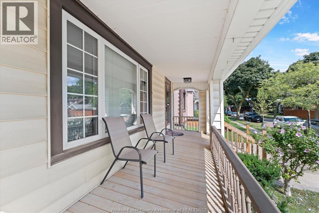 3-bedroom Single Family at 1437 Windermere, Windsor — photograph 3
