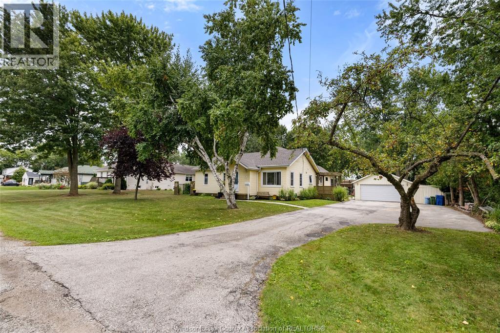 3-bedroom Single Family at 1233 Croydon Drive, LaSalle — photograph 2