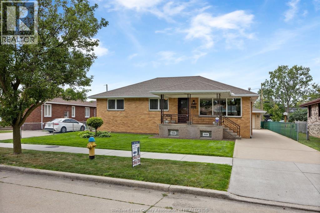 3-bedroom Single Family at 1459 Partinton Avenue, Windsor — photograph 2