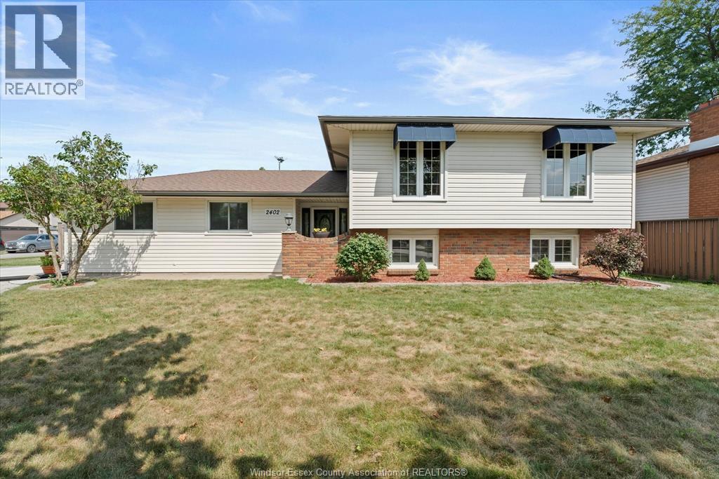 5-bedroom Single Family at 2402 St. Alphonse Avenue, Tecumseh — photograph 2