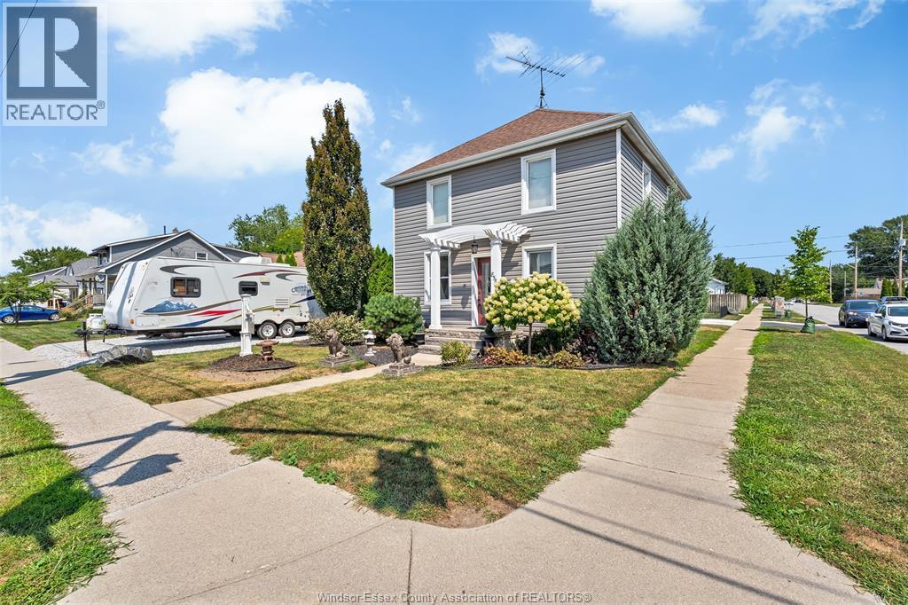 3-bedroom Single Family at 858 Lesperance, Tecumseh — photograph 2