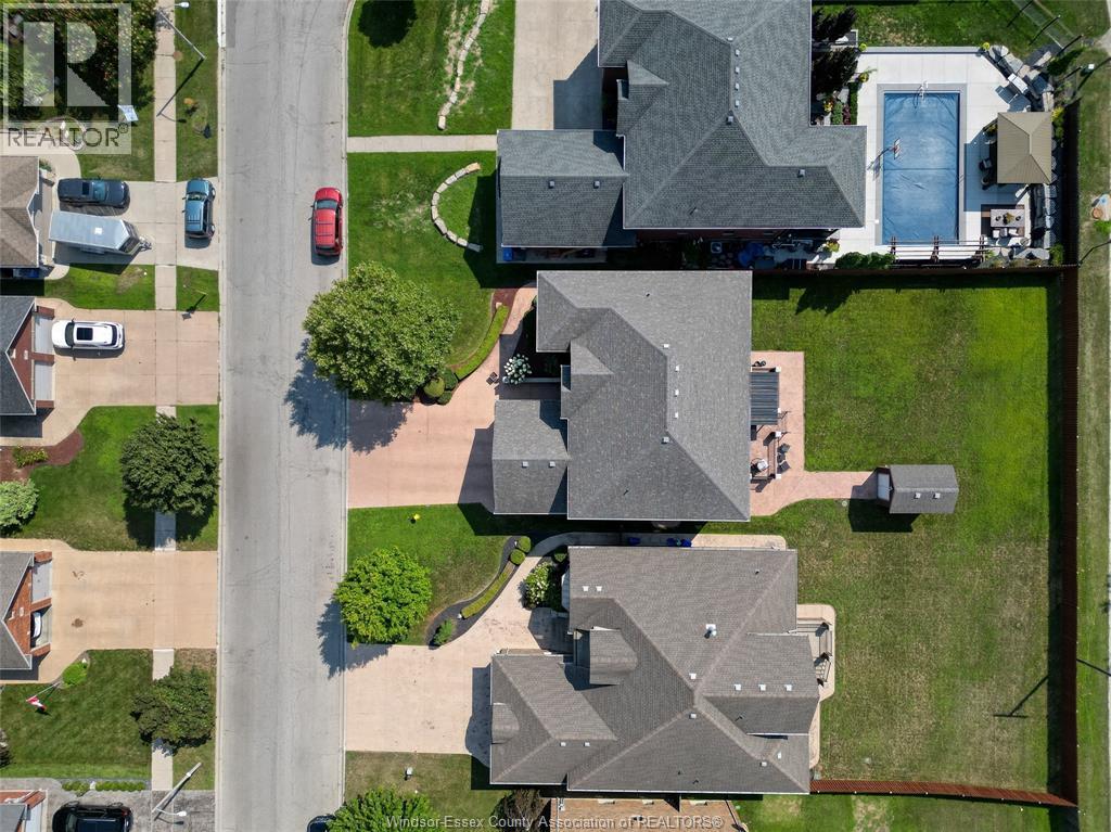 5-bedroom Single Family at 201 Ellison, Leamington — photograph 3