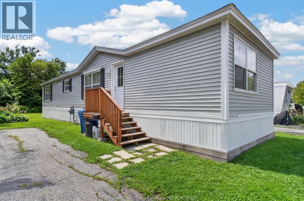 Single Family — 122 Steven Court, Essex, Ontario