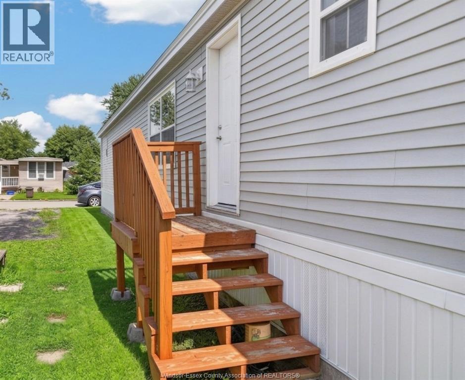 2-bedroom Single Family at 122 Steven Court, Essex — photograph 3