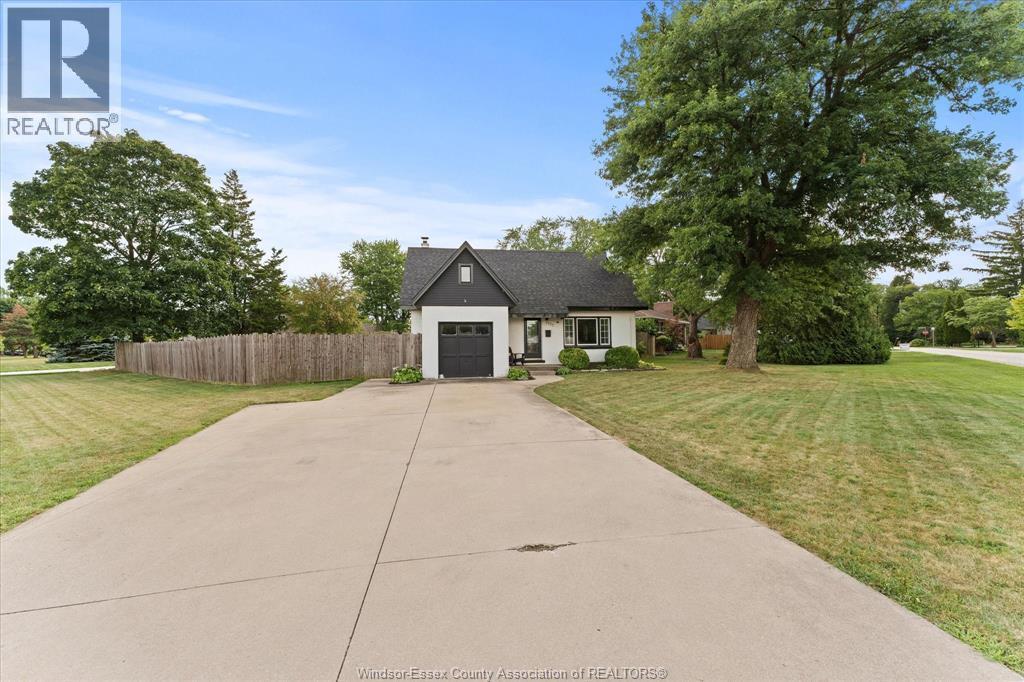 3-bedroom Single Family at 7777 Cedarview, Windsor — photograph 2
