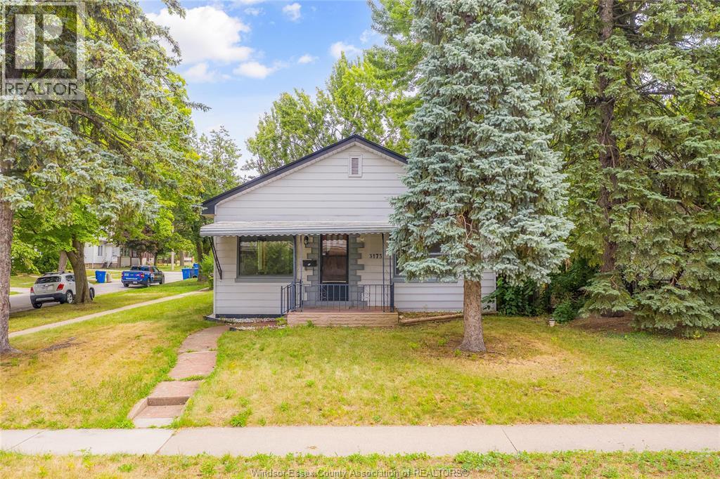 3-bedroom Single Family at 3173 Wyandotte, Windsor — photograph 2