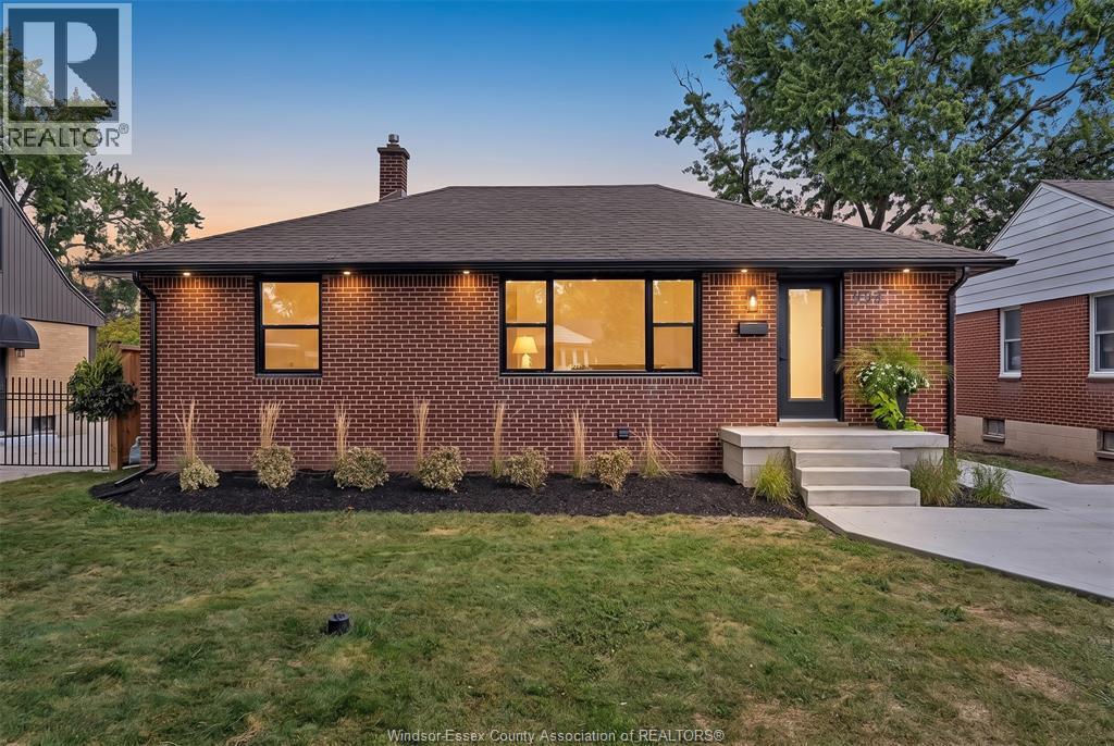 Single Family — 994 Isabelle, Windsor, Ontario