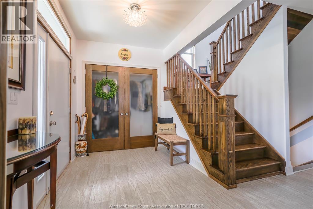 6-bedroom Single Family at 345b Robson Road, Leamington — photograph 2
