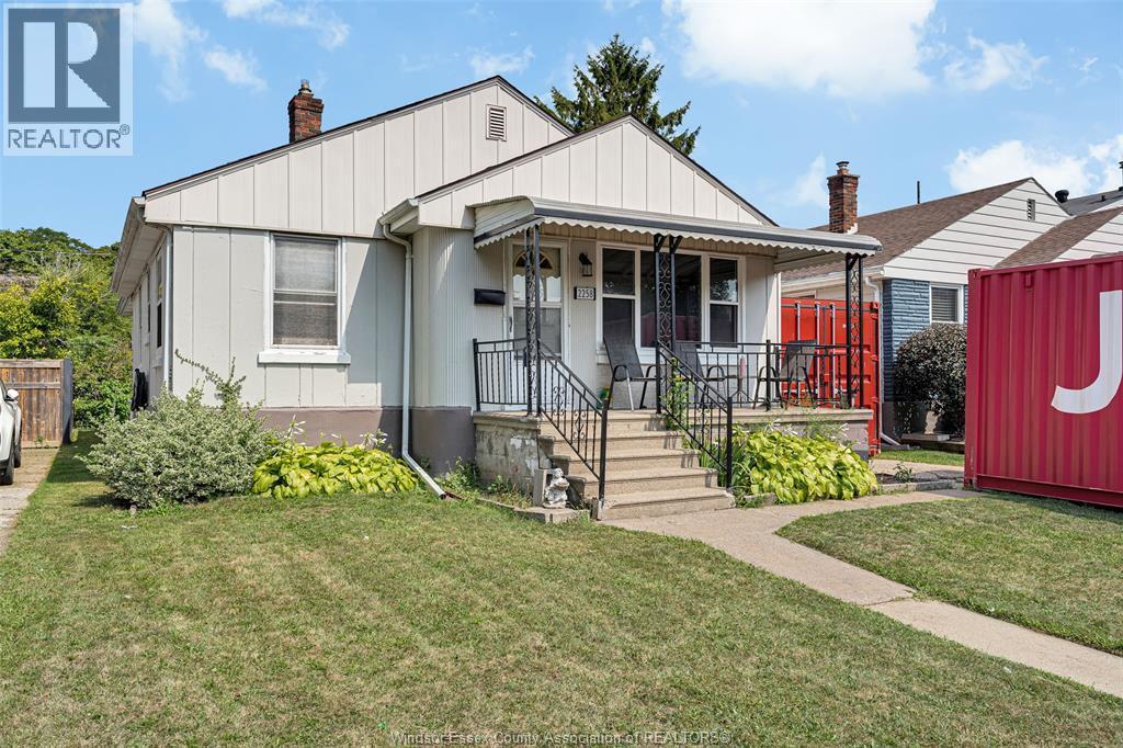 Single Family — 2258 Parkwood, Windsor, Ontario