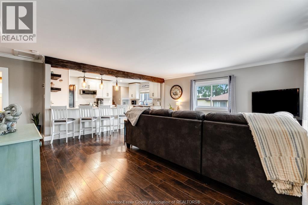 3-bedroom Single Family at 283 Ford Road, Kingsville — photograph 3