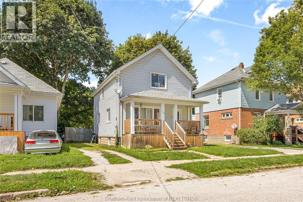 3-bedroom Single Family at 169 Lorne Avenue, Chatham — photograph 3