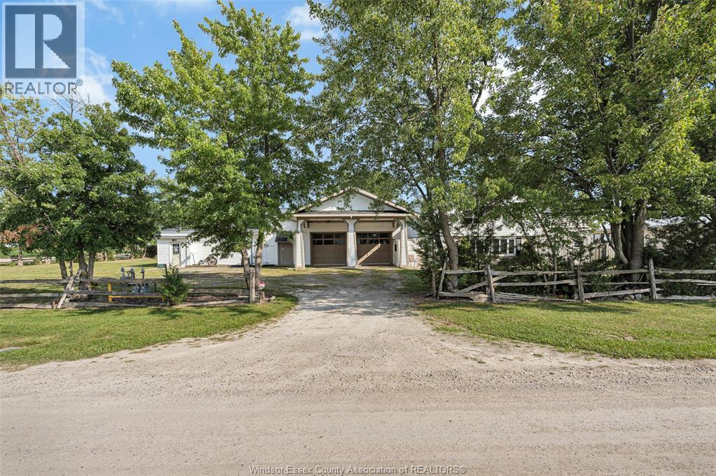 4-bedroom Single Family at 8588 Eleventh Line, Charing Cross — photograph 2