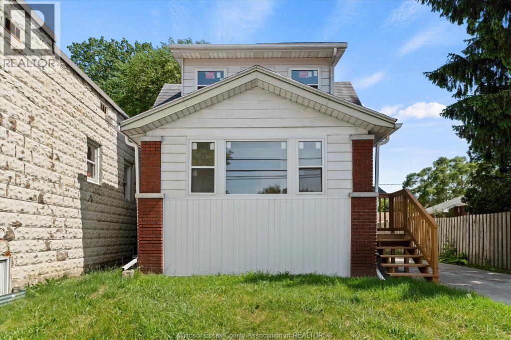 2-bedroom Single Family at 6045 Wyandotte Street, Windsor — primary photograph