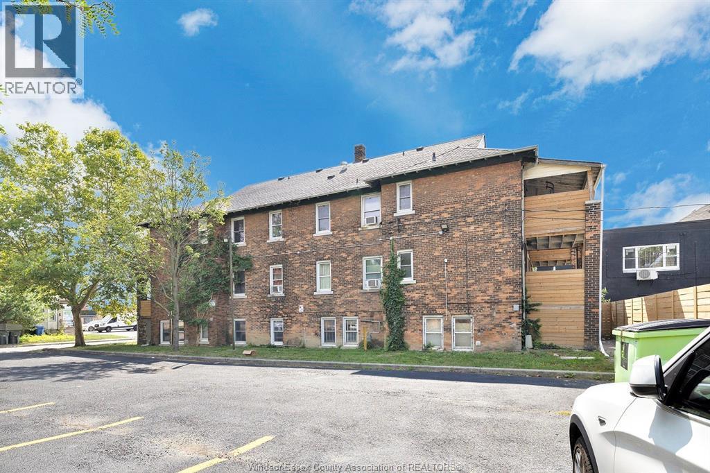 Multi-family at 561 Parent Avenue, Windsor — photograph 3