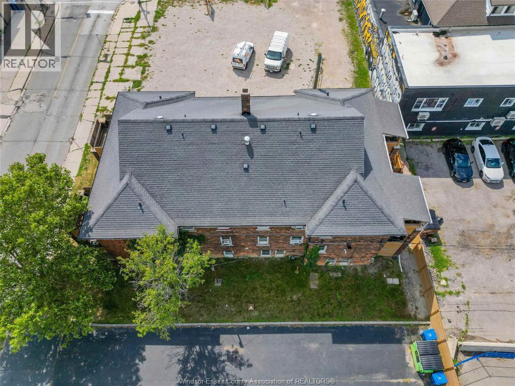 Industrial at 561 Parent Avenue, Windsor — photograph 3