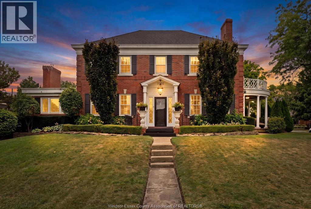 4-bedroom Single Family at 5325 Riverside Drive, Windsor — photograph 2