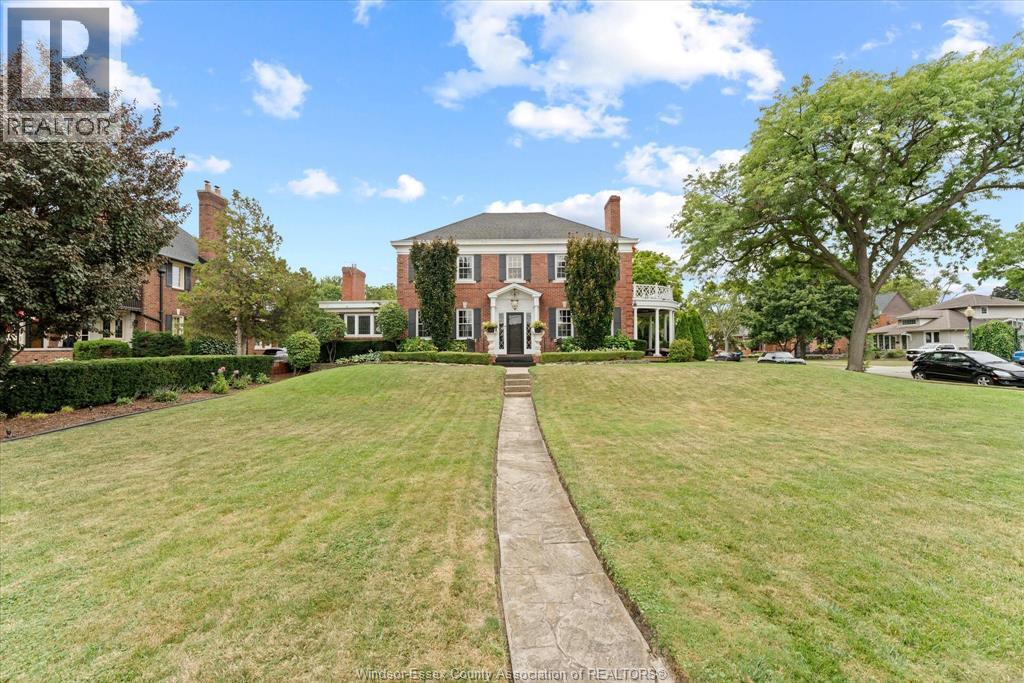 4-bedroom Single Family at 5325 Riverside Drive, Windsor — photograph 3
