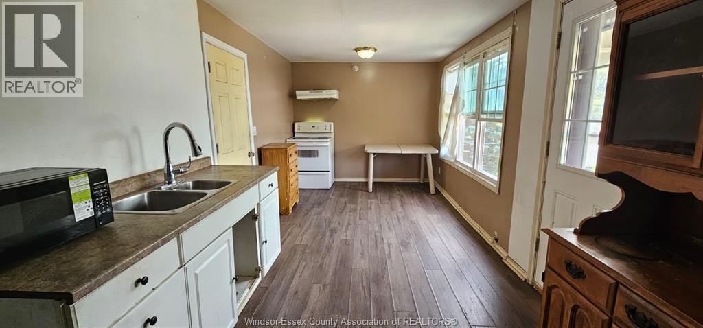 2-bedroom Single Family at 693 Bruce Avenue #UPPER, Windsor — photograph 3