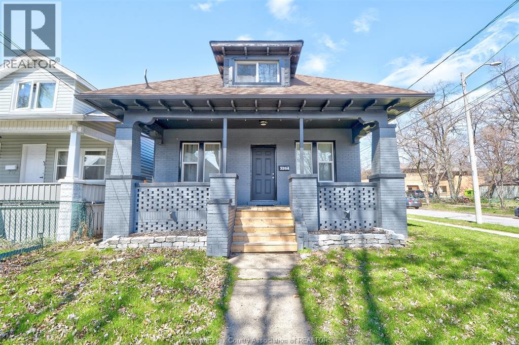 6-bedroom Single Family at 3264 Baby Street, Windsor — photograph 2