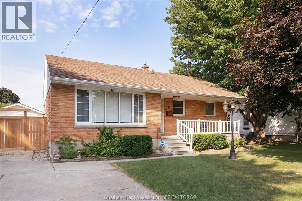 3-bedroom Single Family at 26 Canterbury Street, Chatham — primary photograph