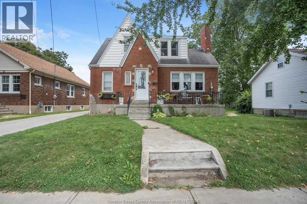 6-bedroom Single Family at 11 College, Chatham — photograph 3