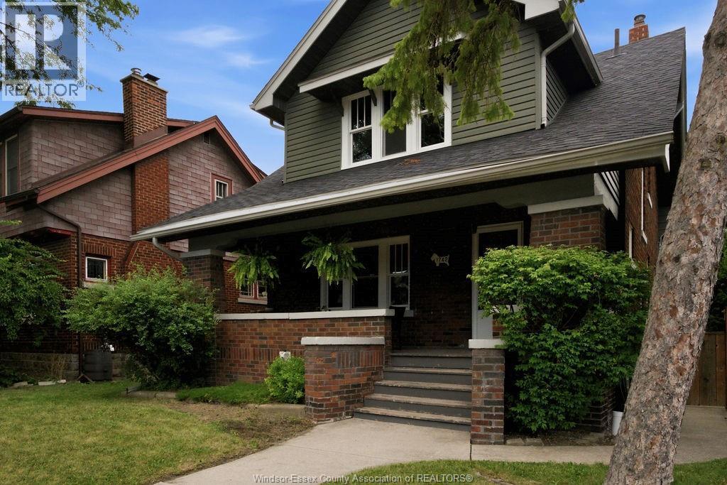 4-bedroom Single Family at 1742 Oneida Court, Windsor — photograph 2