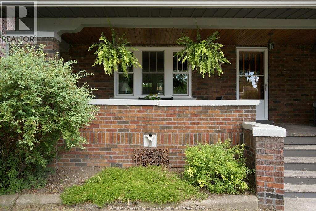 4-bedroom Single Family at 1742 Oneida Court, Windsor — photograph 3