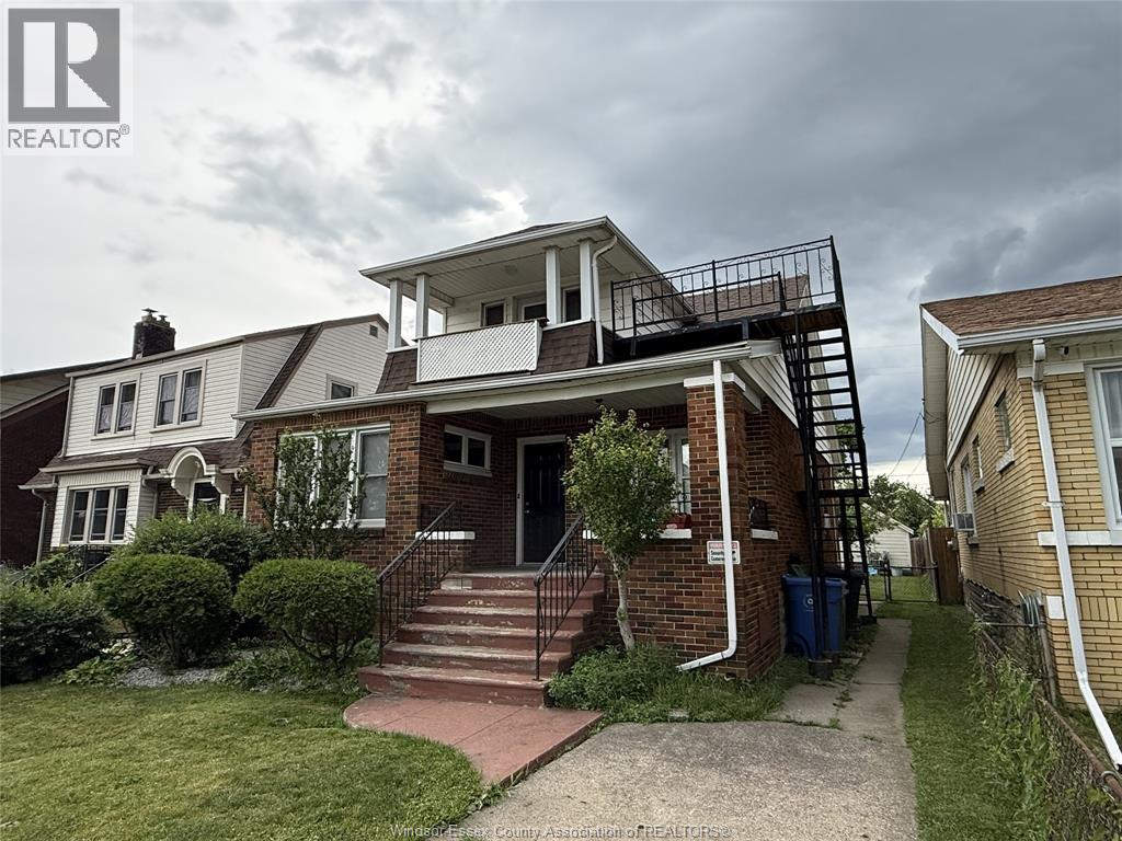 4-bedroom Single Family at 1039 Parent Avenue, Windsor — photograph 2
