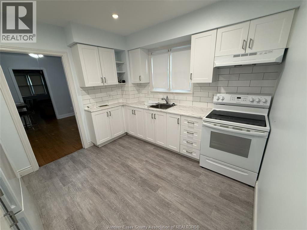4-bedroom Single Family at 1039 Parent Avenue, Windsor — photograph 3