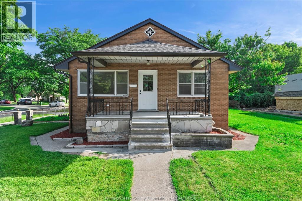 5-bedroom Single Family at 1465 Campbell Avenue, Windsor — primary photograph