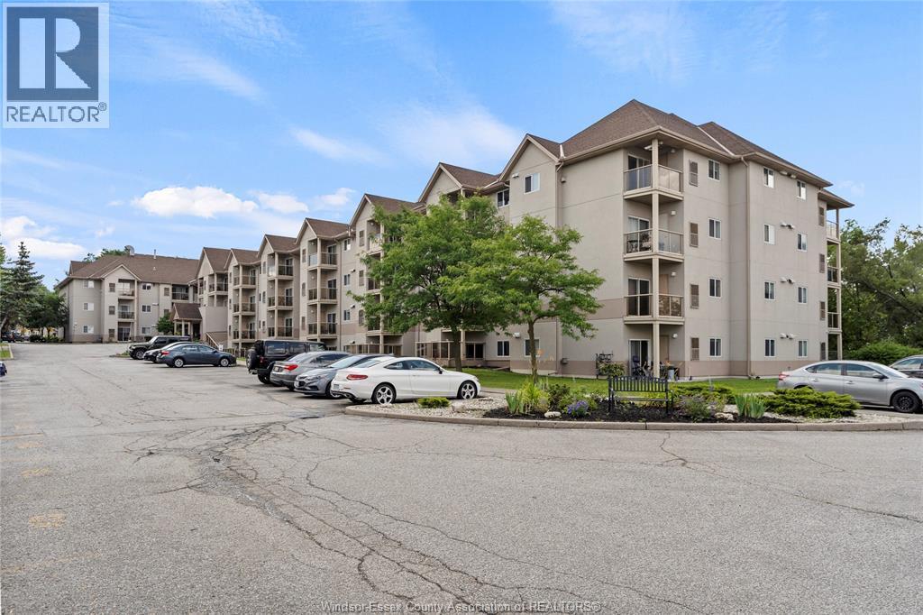 2-bedroom Single Family at 3000 Sandwich Street #316, Windsor — primary photograph