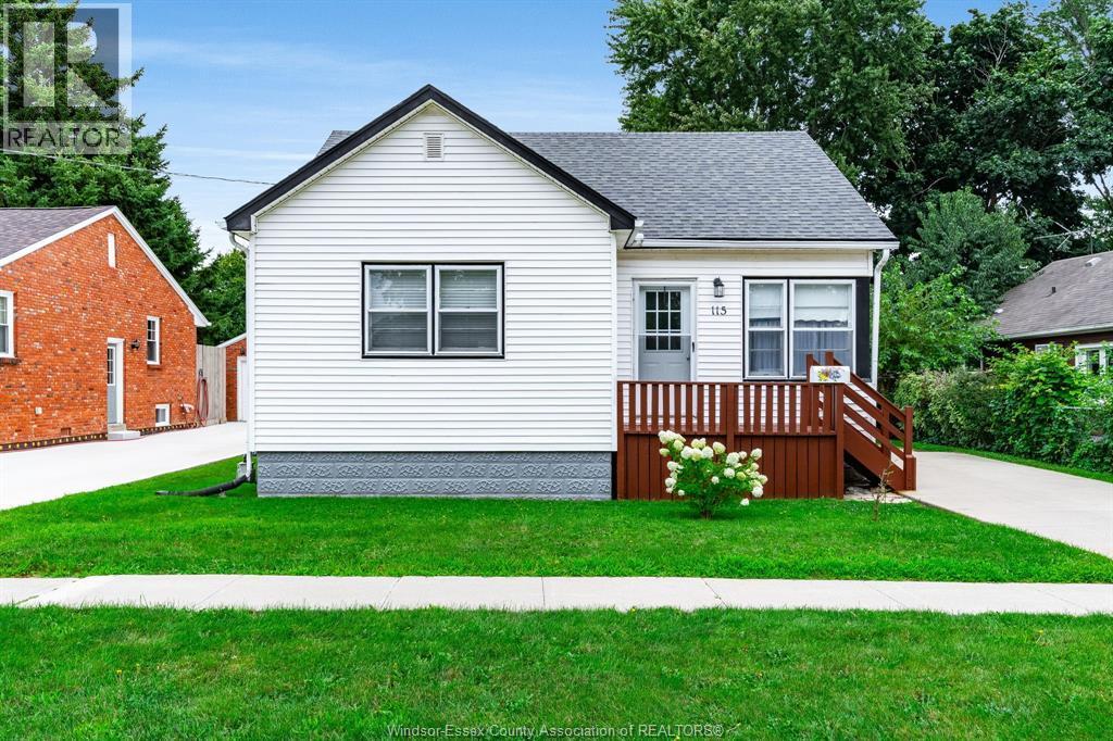3-bedroom Single Family at 115 Victoria Avenue, Kingsville — primary photograph