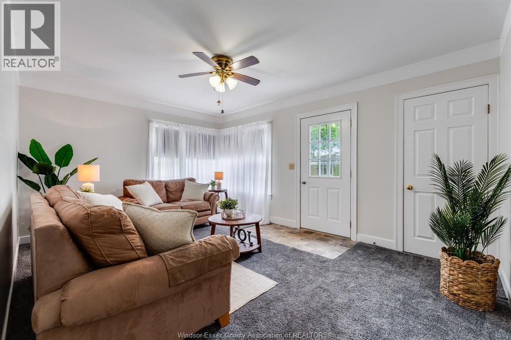 3-bedroom Single Family at 115 Victoria Avenue, Kingsville — photograph 3