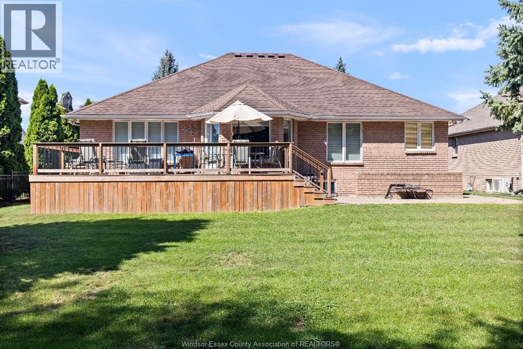 4-bedroom Single Family at 522 Breezewood Street, Windsor — photograph 3