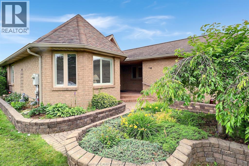 Single Family — 1099 Imperial Crescent, Windsor, Ontario