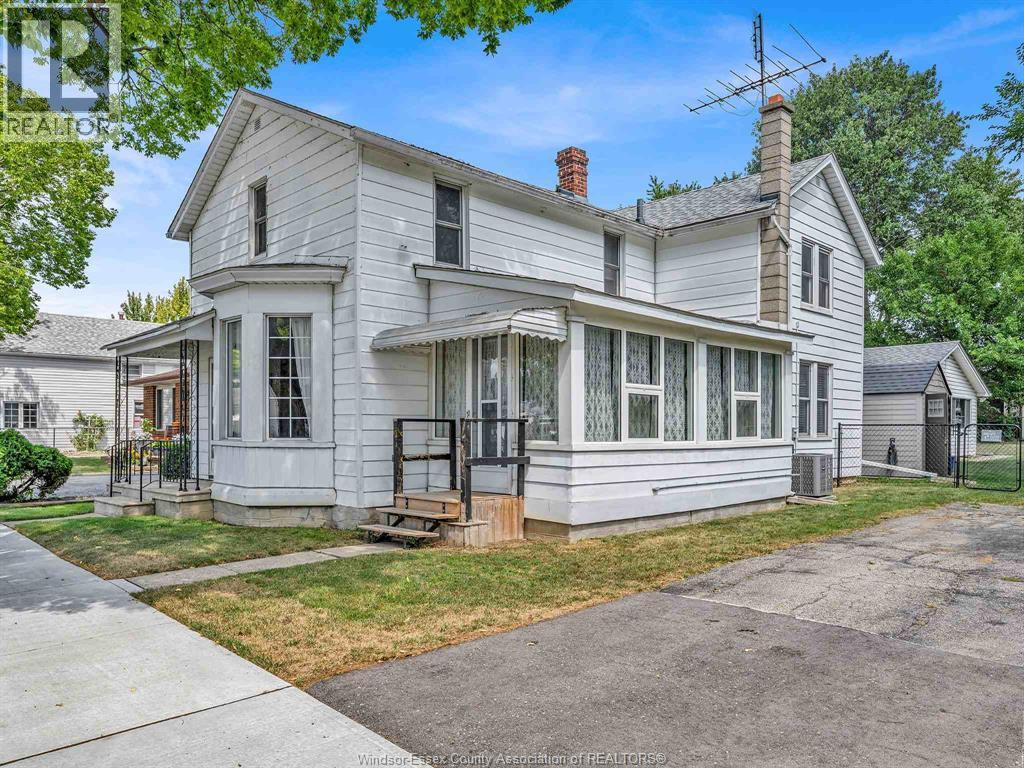 4-bedroom Single Family at 235 George Street, Amherstburg — photograph 3