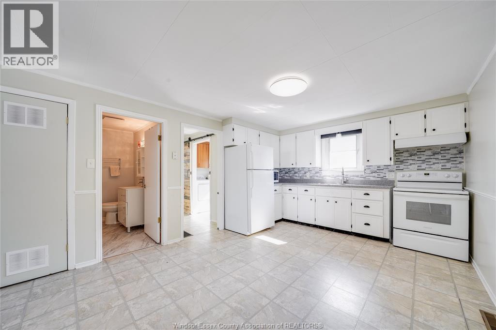 3-bedroom Single Family at 52 Prospect Street, Tilbury — photograph 3