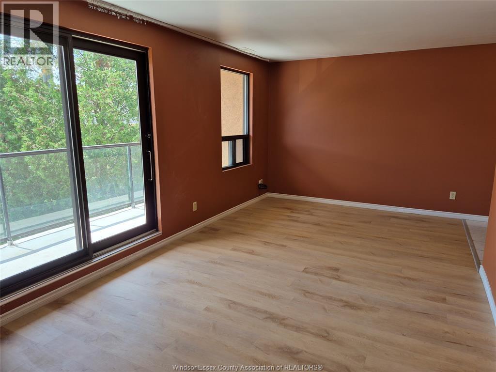 2-bedroom Single Family at 3875 Tecumseh Road #3, Windsor — photograph 2